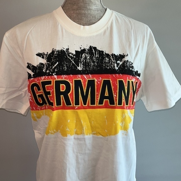 Robin Ruth Germany
Embroidered World Cup T
Shirt Men's Size Medium. - Picture 2 of 7